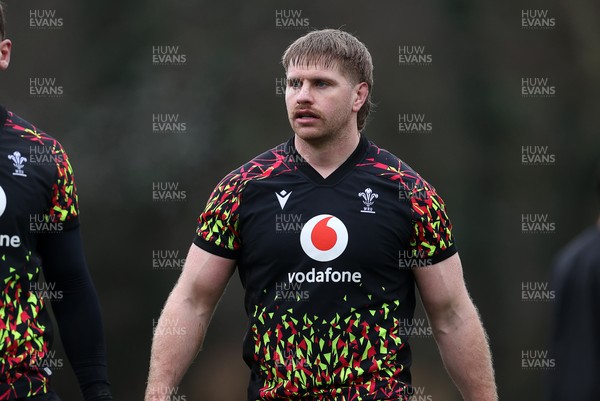 030226 - Wales Rugby Training - Aaron Wainwright during training