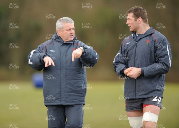 03.03.08 - Wales Rugby Training - Wales Coach, Warren Gatland speaks to Ian Gough during training 