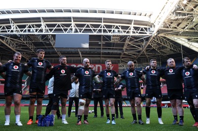 030325 - Wales Rugby Training at the Principality Stadium at the start of the week leading up to their 6 Nations game against Scotland - Wales team huddle