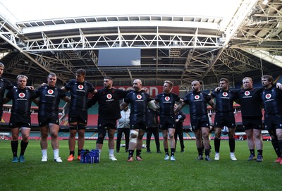 030325 - Wales Rugby Training at the Principality Stadium at the start of the week leading up to their 6 Nations game against Scotland - Wales team huddle