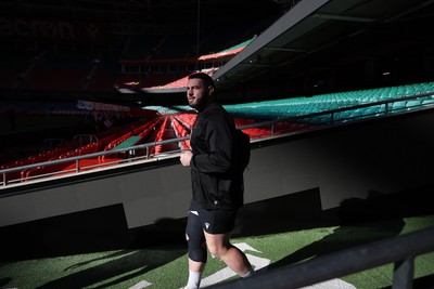 030325 - Wales Rugby Training at the Principality Stadium at the start of the week leading up to their 6 Nations game against Scotland - Gareth Thomas during training