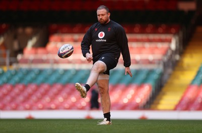 030325 - Wales Rugby Training at the Principality Stadium at the start of the week leading up to their 6 Nations game against Scotland - Henry Thomas during training