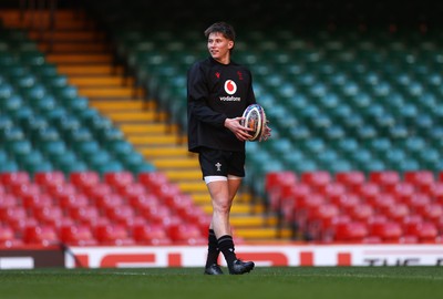 030325 - Wales Rugby Training at the Principality Stadium at the start of the week leading up to their 6 Nations game against Scotland - Ellis Mee during training