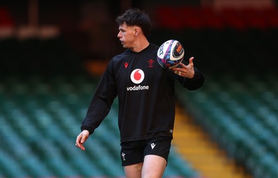 030325 - Wales Rugby Training at the Principality Stadium at the start of the week leading up to their 6 Nations game against Scotland - Tom Rogers during training