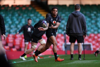 030325 - Wales Rugby Training at the Principality Stadium at the start of the week leading up to their 6 Nations game against Scotland - Ben Thomas during training