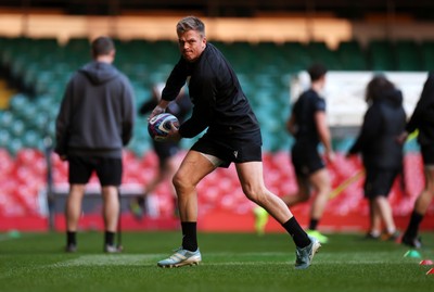 030325 - Wales Rugby Training at the Principality Stadium at the start of the week leading up to their 6 Nations game against Scotland - Gareth Anscombe during training