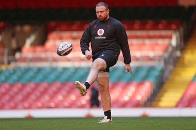 030325 - Wales Rugby Training at the Principality Stadium at the start of the week leading up to their 6 Nations game against Scotland - Henry Thomas during training