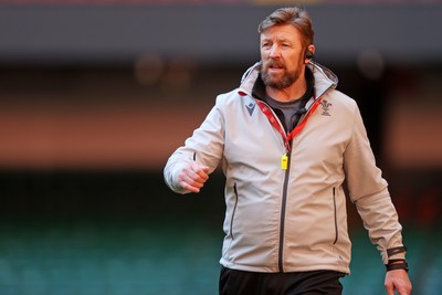 030325 - Wales Rugby Training at the Principality Stadium at the start of the week leading up to their 6 Nations game against Scotland - Mike Forshaw, Defence Coach during training