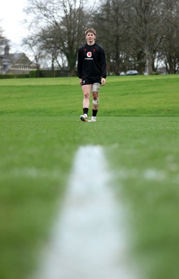 030326 - Wales Rugby Training ahead of their 6 Nations game against Ireland this week - Ellis Mee during training