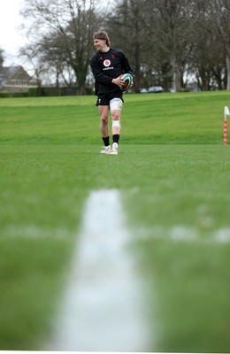 030326 - Wales Rugby Training ahead of their 6 Nations game against Ireland this week - Ellis Mee during training
