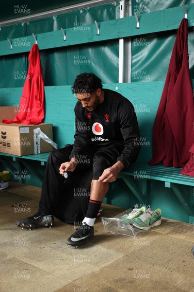 030326 - Wales Rugby Training ahead of their 6 Nations game against Ireland this week - Gabriel Hamer-Webb during training