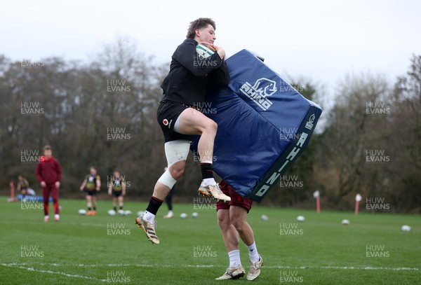 030326 - Wales Rugby Training ahead of their 6 Nations game against Ireland this week - Ellis Mee during training