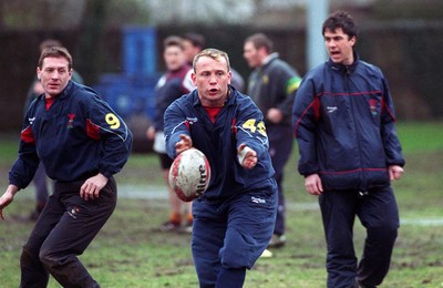 030398 - Wales Rugby Training -  Kingsley Jones passes during training, watched by Alan Bateman (L) and new backs coach Geraint John (R) 
