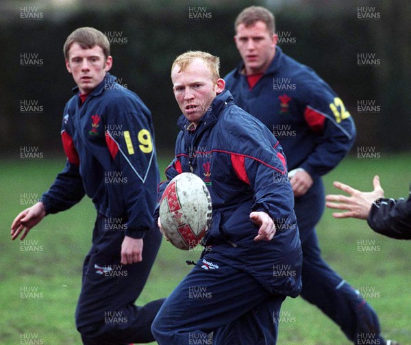 030398 - Wales Rugby Training -  (L-R) Kevin Morgan, Neil Jenkins and Leigh Davies during training 