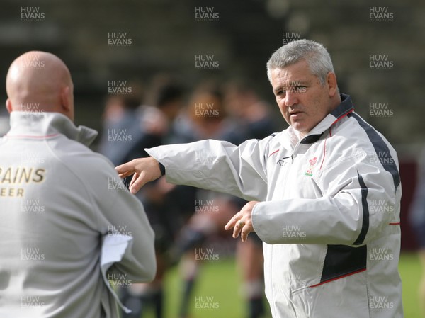 03.06.08 Wales rugby in S.Africa... Wales coach Warren Gatland in discussion with Shaun Edwards during training in Stellenbosch University.   