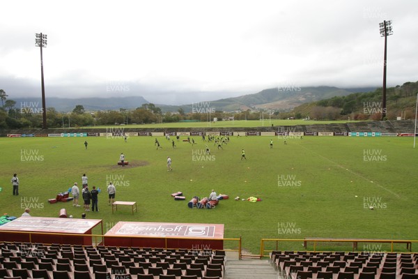 03.06.08 Wales rugby in S.Africa... Wales team train at Stellenbosch University.   