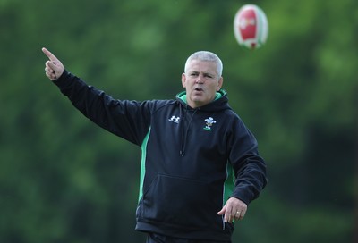03.06.10 - Wales Rugby Training - Wales head coach Warren Gatland makes a point during training. 