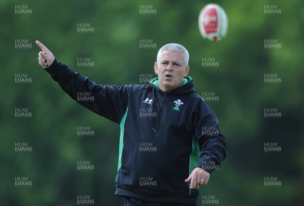 03.06.10 - Wales Rugby Training - Wales head coach Warren Gatland makes a point during training. 