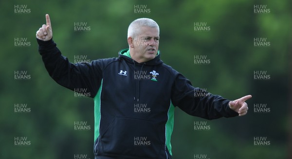 03.06.10 - Wales Rugby Training - Wales head coach Warren Gatland makes a point during training. 