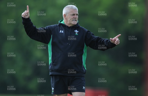 03.06.10 - Wales Rugby Training - Wales head coach Warren Gatland makes a point during training. 