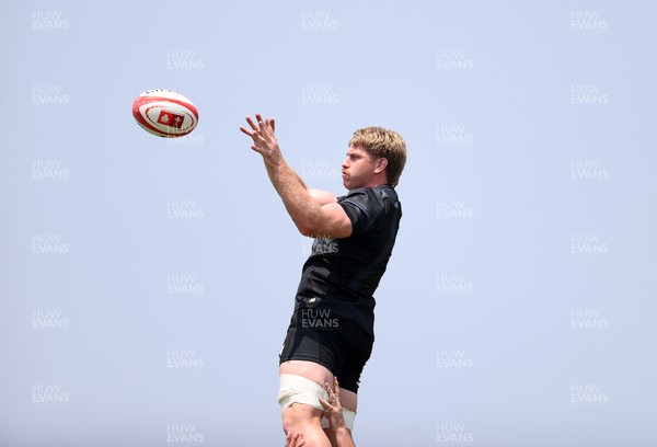 030725 - Wales Rugby Training ahead of their game against Japan on Saturday - Aaron Wainwright during training
