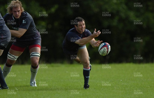 03.08.07 - Wales Rugby Training - Gareth Cooper gets the ball out during training 
