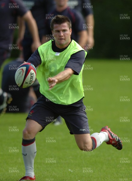 03.08.07 - Wales Rugby Training - Ceri Sweeney offloads during training 