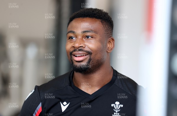 030823 - Wales Rugby Training in the week before their first Rugby World Cup warm up game with England - Christ Tshiunza during training
