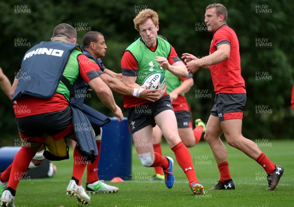 030919 - Wales Rugby Training - Rhys Patchell during training