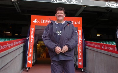 03.11.06 - Wales Rugby Training - Wales Coach, Gareth Jenkins arrives for training 