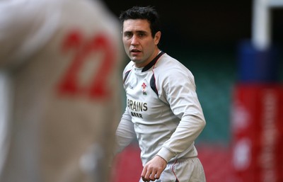 03.11.06...Wales Rugby Training, Millennium Stadium Wales captain Stephen Jones during training 