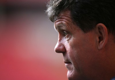 03.11.06...Wales Rugby Training, Millennium Stadium Wales coach Gareth Jenkins watches the training session 