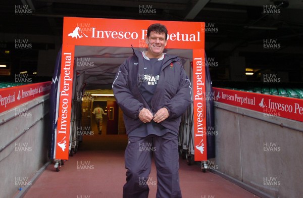 03.11.06 - Wales Rugby Training - Wales Coach, Gareth Jenkins arrives for training 