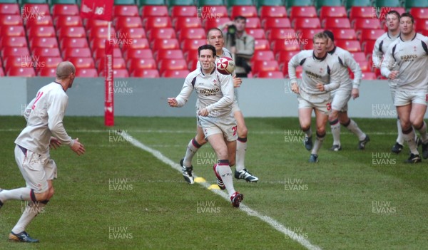 03.11.06 - Wales Rugby Training - Stephen Jones offloads 