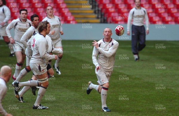 03.11.06 - Wales Rugby Training - Gareth Thomas offloads 