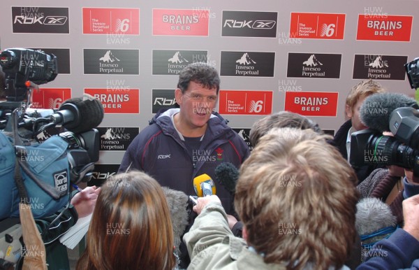 03.11.06 - Wales Rugby Training - Gareth Jenkins gives a press conference  