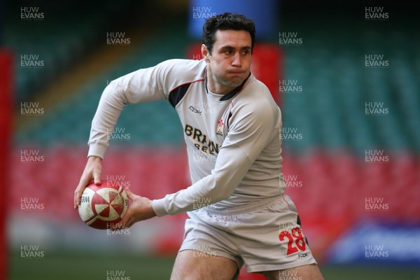 03.11.06...Wales Rugby Training, Millennium Stadium Wales captain Stephen Jones feeds the ball out 
