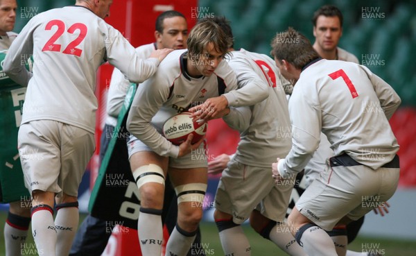 03.11.06...Wales Rugby Training, Millennium Stadium Wales Ryan JOnes controls the ball 