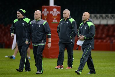 031114 - Wales Rugby Training -Warren Gatland during training