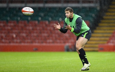 031114 - Wales Rugby Training -Leigh Halfpenny during training