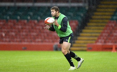 031114 - Wales Rugby Training -Leigh Halfpenny during training