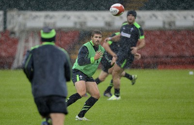 031114 - Wales Rugby Training -Leigh Halfpenny during training