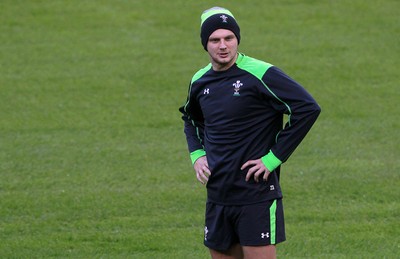 031114 - Wales Rugby Training - Dan Biggar during training