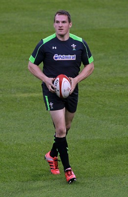 031114 - Wales Rugby Training - Gethin Jenkins during training