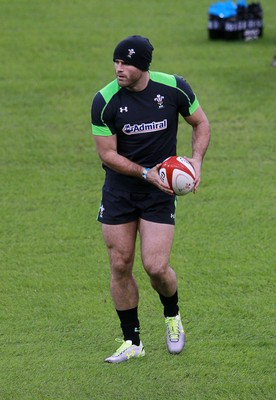 031114 - Wales Rugby Training - Jamie Roberts during training