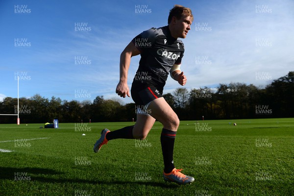 031122 - Wales Rugby Training - Nick Tompkins during training