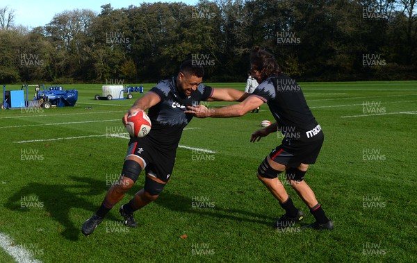 031122 - Wales Rugby Training - Taulupe Faletau and Justin Tipuric during training