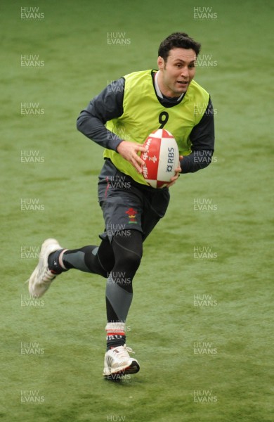 04.02.08 - Wales Rugby Training - Stephen Jones in action during training 