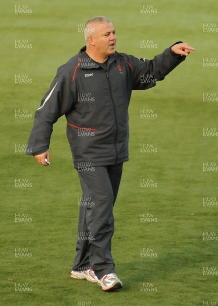 04.02.08 - Wales Rugby Training - Wales Coach, Warren Gatland makes a point during training 