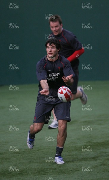 04.02.08 Wales Rugby Training,Cardiff... Mike Phillips watched by Matthew Rees. 